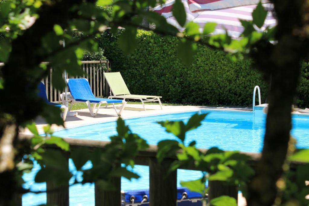 Logis Hotels- Auberge De La Tour - Hotel Et Restaurant Sauzet  Zimmer foto